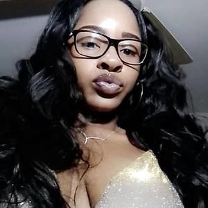 Meet your Posher, Dominique